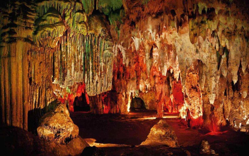 https://yucatan.travel/wp-content/uploads/2019/11/Cuevas_mayas_de_Loltun_joya_life_1-800x500.jpg