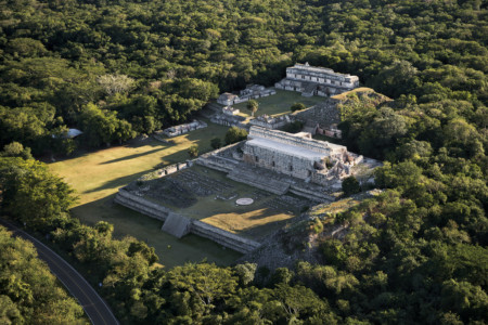 https://yucatan.travel/wp-content/uploads/2019/11/Kabah-aerea-450x300.jpg