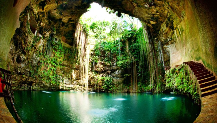 https://yucatan.travel/wp-content/uploads/2019/12/Cenote-Ik-Kil-Capital-Mundo-Maya-Yucatán-Regiones-703x400.jpg