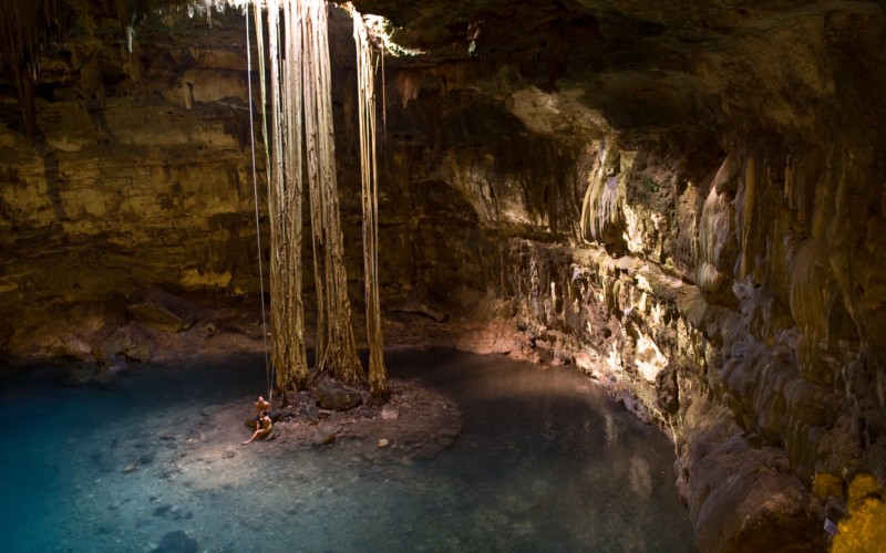 https://yucatan.travel/wp-content/uploads/2019/12/Dzitnup-Cenote-Samulá05-800x500.jpg