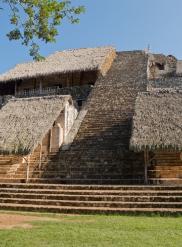 https://yucatan.travel/wp-content/uploads/2019/12/Ek-Balam-Capital-Mundo-Maya-Yucatán-Regiones-1-360x487.jpg