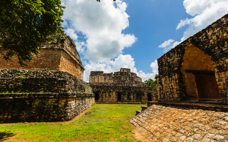 https://yucatan.travel/wp-content/uploads/2019/12/EkBalam02-800x500.jpg
