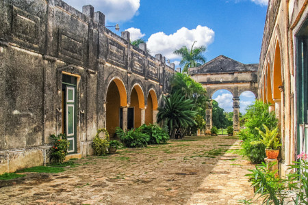 Haciendas y Cenotes - Visita la Hacienda Yaxcopoil en Yucatán