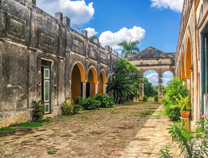 Haciendas y Cenotes - Visita la Hacienda Yaxcopoil en Yucatán
