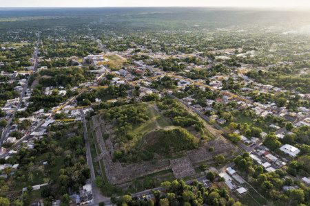 https://yucatan.travel/wp-content/uploads/2019/12/Izamal-Kinich-Kakmo-Haciendas-Cenotes-Yucatán-Regiones-450x300.jpg