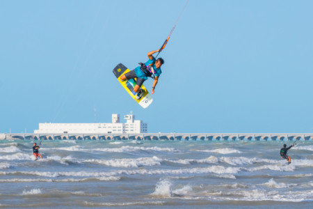 https://yucatan.travel/wp-content/uploads/2019/12/KITE-SURF-en-progreso-450x300.jpg