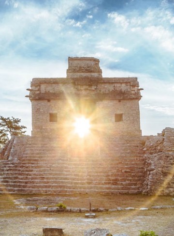 https://yucatan.travel/wp-content/uploads/2019/12/Nubes-Dzibilchaltun-CasaMuñecas-ExpoAeropuerto02-360x487.jpg