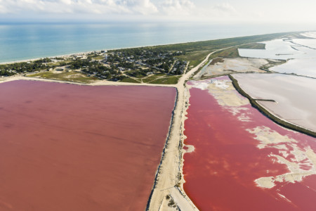 https://yucatan.travel/wp-content/uploads/2019/12/Salineras-scaled-450x300.jpg