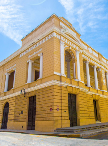https://yucatan.travel/wp-content/uploads/2019/12/Teatro-peón-contreras-2-360x487.jpg