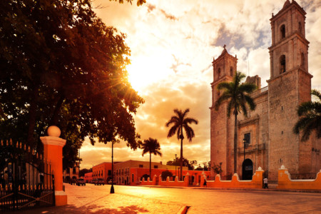 https://yucatan.travel/wp-content/uploads/2019/12/Valladolid-450x300.jpg