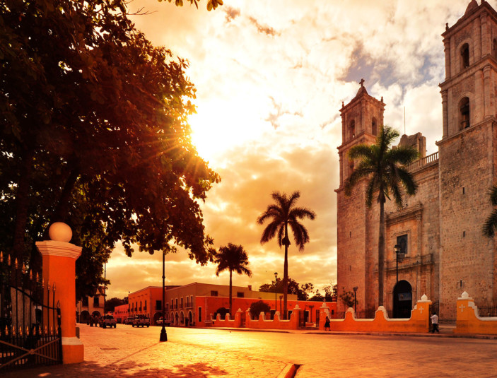 https://yucatan.travel/wp-content/uploads/2019/12/Valladolid-Capital-Mundo-Maya-Yucatán-Regiones-703x535.jpg