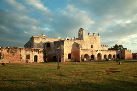 https://yucatan.travel/wp-content/uploads/2019/12/Valladolid-ConventoEx-SanBernardino43-scaled-450x300.jpg