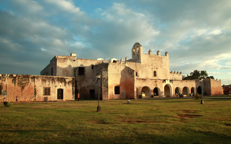 https://yucatan.travel/wp-content/uploads/2019/12/Valladolid-ConventoEx-SanBernardino43-scaled-800x500.jpg