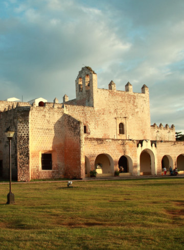 https://yucatan.travel/wp-content/uploads/2019/12/Valladolid-ConventoEx-SanBernardino43-scaled-e1596567468729-360x487.jpg