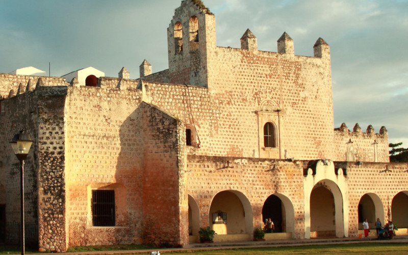 https://yucatan.travel/wp-content/uploads/2019/12/Valladolid-ConventoEx-SanBernardino43-scaled-e1596567468729-800x500.jpg