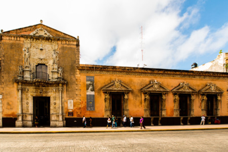 https://yucatan.travel/wp-content/uploads/2019/12/Yucatan-Casa-de-Montejo-0125-450x300.jpg