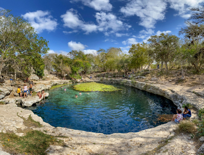 https://yucatan.travel/wp-content/uploads/2020/03/Cenote-Xlacah-Dzibilchaltún-4-1-703x535.jpg