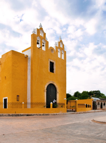 https://yucatan.travel/wp-content/uploads/2020/03/Izamal-Ermita-Capilla-DeLosRemedios-D3R_4150-360x487.jpg