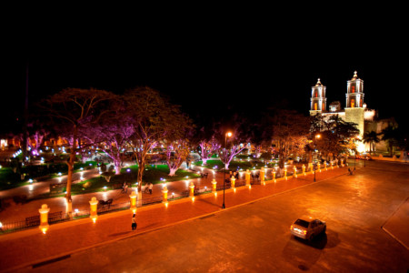 https://yucatan.travel/wp-content/uploads/2020/03/Valladolid-PlazaPrincipal-RLO_5604-450x300.jpg