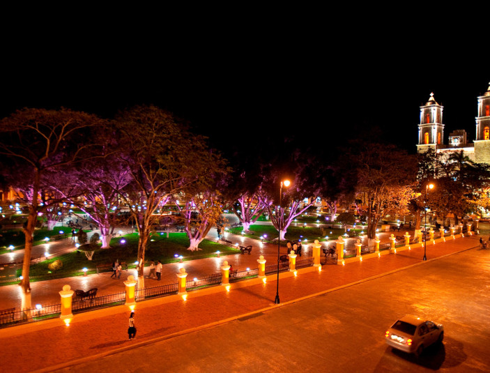 https://yucatan.travel/wp-content/uploads/2020/03/Yucatan-Valladolid-Pueblo-Magico-Plaza-703x535.jpg