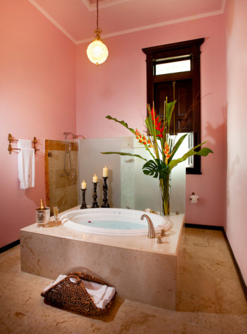 https://yucatan.travel/wp-content/uploads/2020/06/CasaAzul5-360x487.jpg