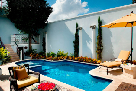 https://yucatan.travel/wp-content/uploads/2020/06/CasaAzul7-450x300.jpg