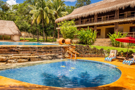 https://yucatan.travel/wp-content/uploads/2020/08/Uxmal7-450x300.jpg