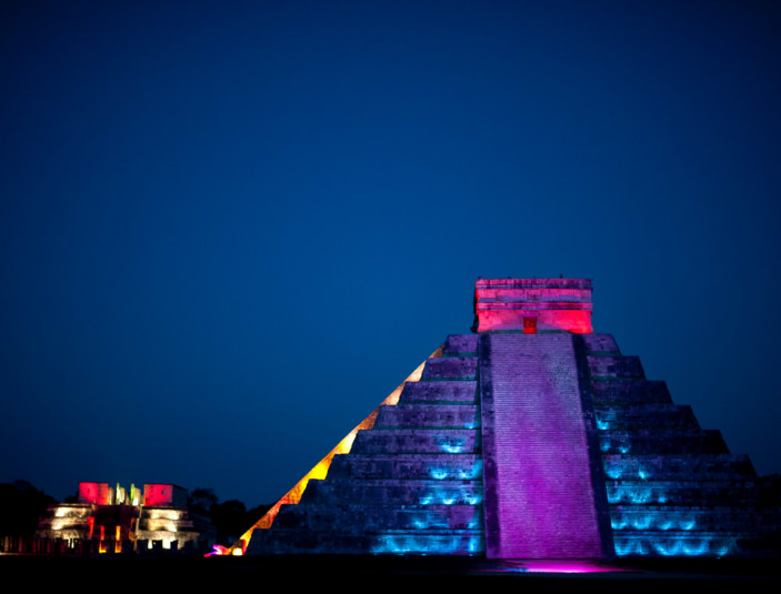 https://yucatan.travel/wp-content/uploads/2021/03/Chichén-Itzá-Noches-de-Kukulkán-3-703x535.jpg