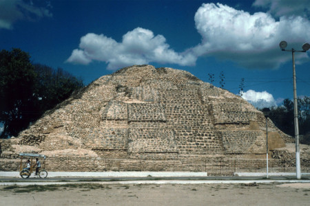 https://yucatan.travel/wp-content/uploads/2021/05/Acanceh-Yucatan-1-450x300.jpg
