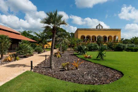 https://yucatan.travel/wp-content/uploads/2021/07/Yucatan-Hacienda-San-Antonio-Hool-5-450x300.jpg